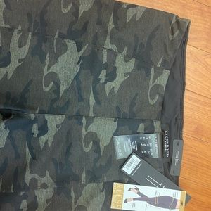 Liverpool Reese Ankle Leggings Camo.